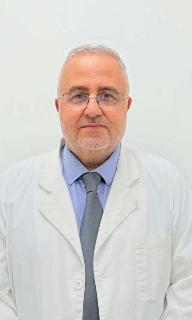 د. مجد محمد، استشاري الطب الباطني وأمراض القلب